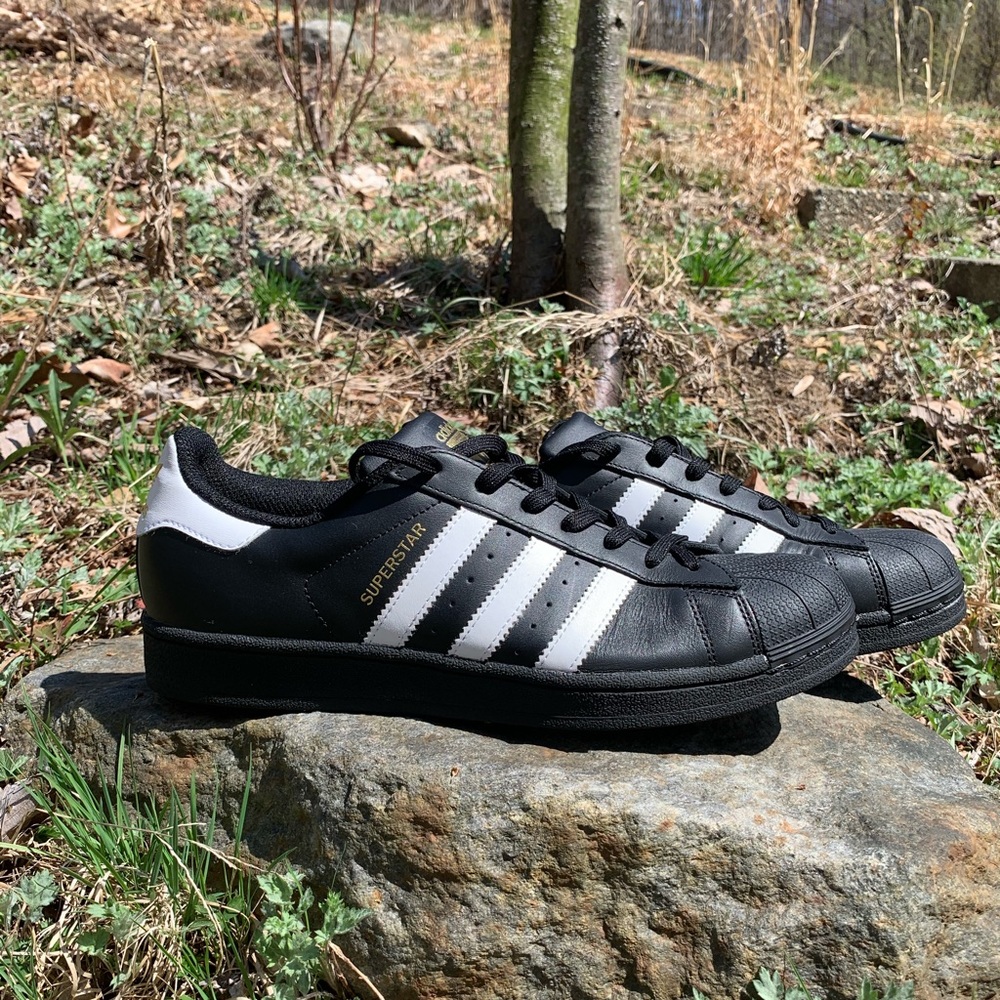 Men’s Adidas superstars